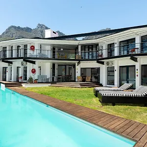 Gasthof Neighbourgood 1st Crescent Camps Bay